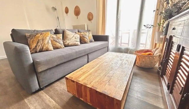 Beautiful, bright apartment near Aix center