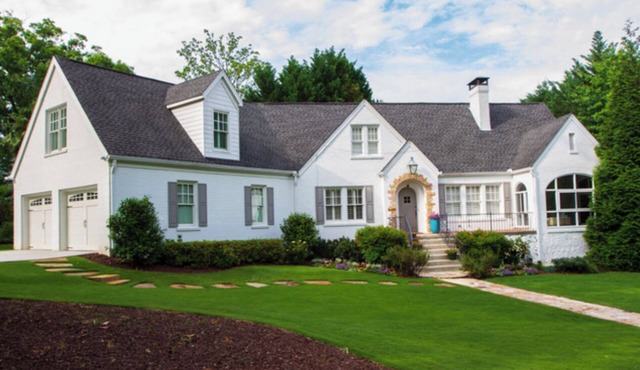 Beautiful Bright 6 bedroom home in the heart of Buckhead