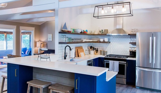 Beautiful, bright and steps to the beach!