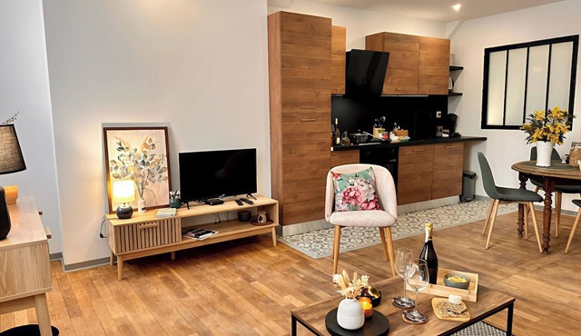 Beautiful bright apartment - Heart of Moulins - 10 mins walk from the station