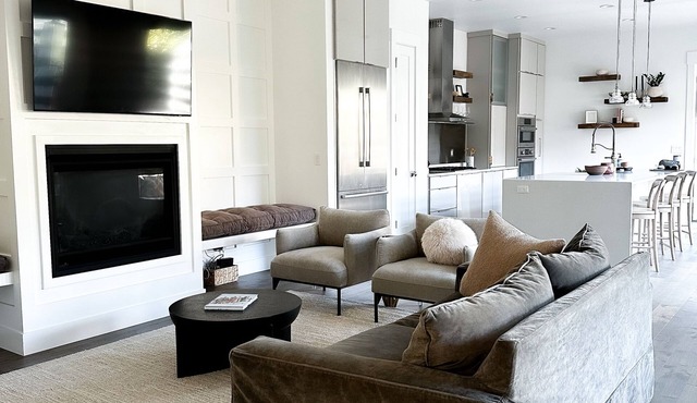 Beautiful, Bright, Boise State! Charming 3 bed/3.5 bath - South Boise Village