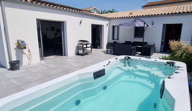 Beautiful, bright seaside house in Angoulins/mer near La Rochelle.