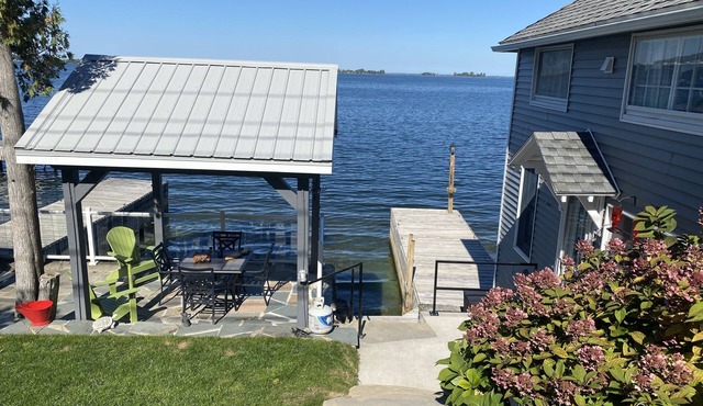 Beautiful Brink O' Bay Cottage in Henderson Harbor