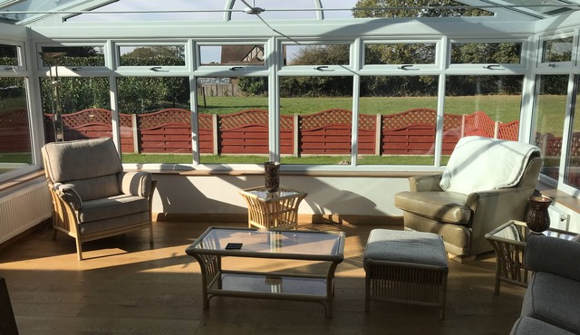 Beautiful Bungalow adjacent to fishing lake