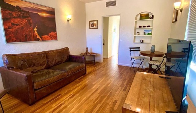 Beautiful Bungalow Close to U of A, Downtown and Historic 4th Court