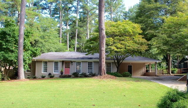 Beautiful bungalow right in Historic Roswell