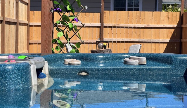 Beautiful bungalow with fenced patio space and private hotub