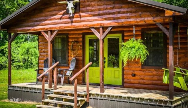 Beautiful "BUNK HOUSE" Log Cabin