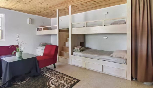 Beautiful bunkhouse near the Mississippi River