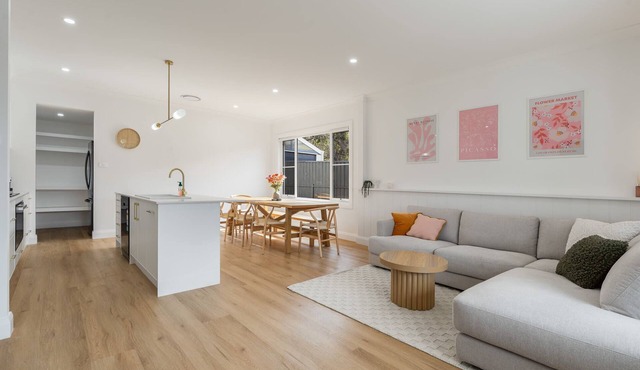 Beautiful Burrendong - Fresh, Bright & Welcoming