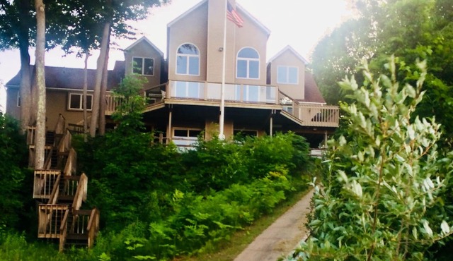 Beautiful Burt Lake Family Getaway