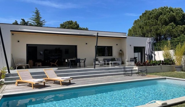 Beautiful contemporary house near Avignon and the Luberon
