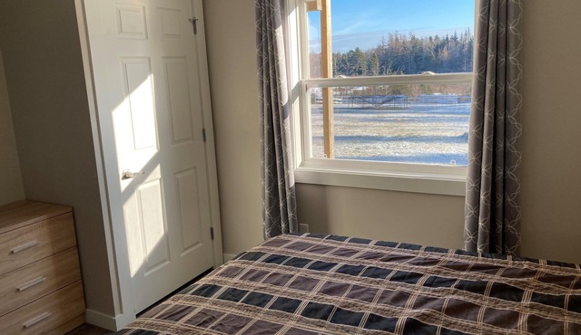 Beautiful Two Bedrooms and 2.5 Bathrooms - 30 Minutes from Dartmouth