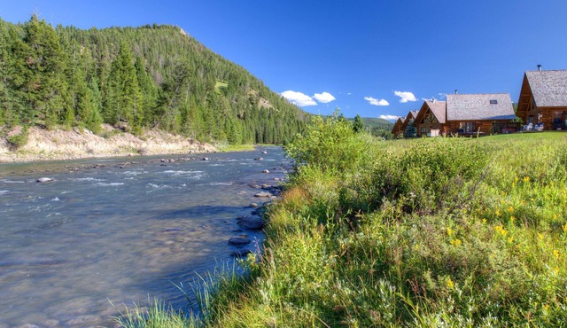Beautiful cabin on Gallatin River in Big Sky, MT! Near Big Sky & Yellowstone!
