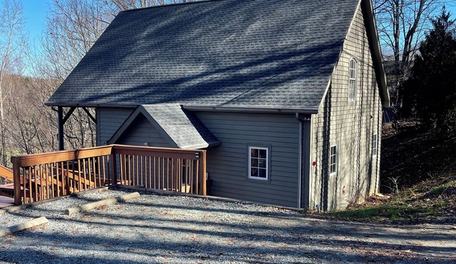 Beautiful cabin close to downtown Boone