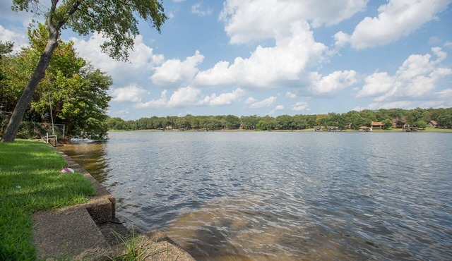 Beautiful Cabin for Two on Cedar Creek Lake