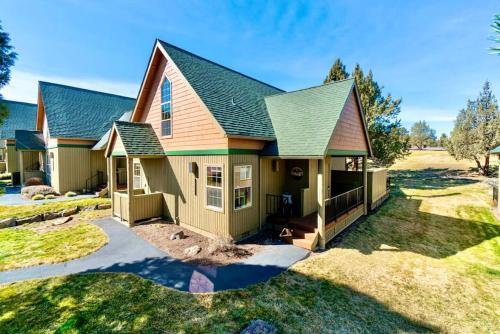 Beautiful Cabin Hot-tub and Barbecue Provided in Redmond, Oregon