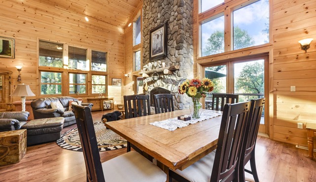 Beautiful Cabin in the Woods - Near Jenkinson Lake