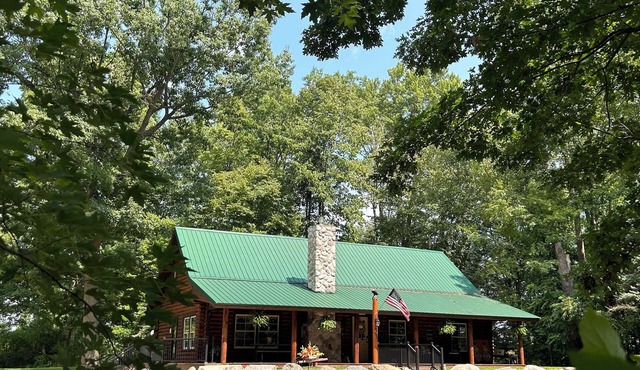 Beautiful Cabin located in the “heart of thumb” wifi