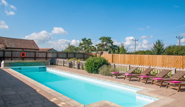 Beautiful cabin near Bath with heated swimming pool sleeps up to 17 people