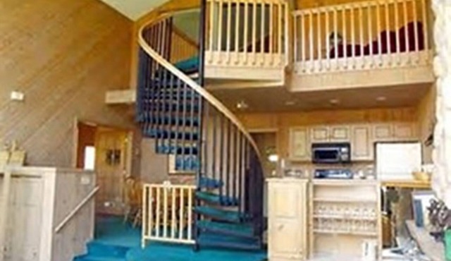 Beautiful cabin on Gull Lake with access to resort's indoor pool and hot tub