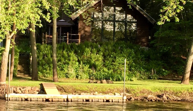 Beautiful Cabin on Scenic WI River/Lake Wisconsin. Close to WI Dells and Madison