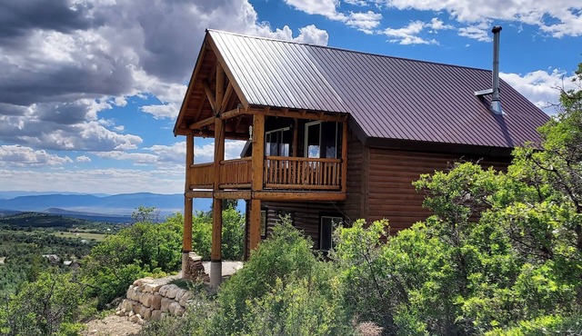 Beautiful Cabin Tucked away in Utah Mountains located in Pine Creek Resort