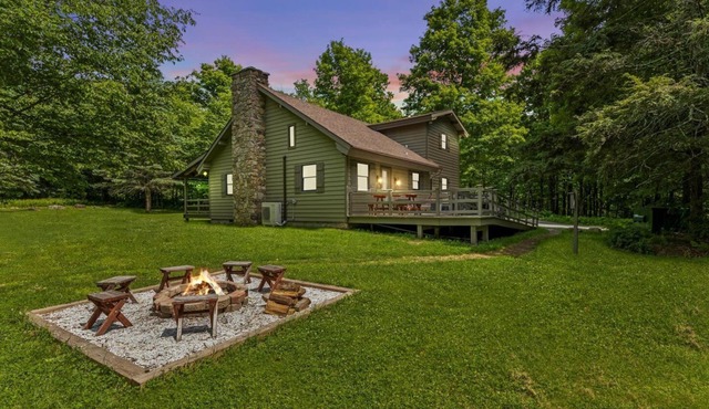 Beautiful Cabin w/ Guest House Game Room Fire Pit