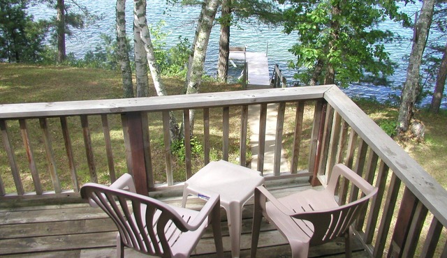 Beautiful cabin with awesome lake view of crystal clear/sandy Lake Belle Taine