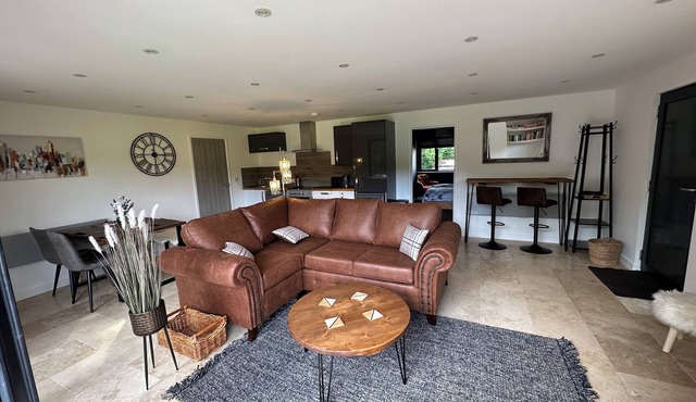 Beautiful Cabin with Pond View