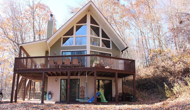 Beautiful Cabin with Lake access, hot tub, and all the amenities