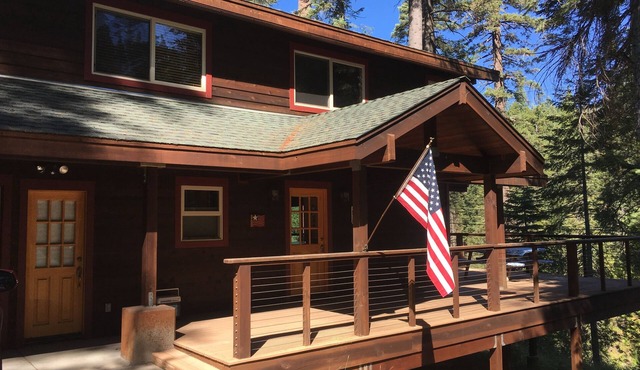 Beautiful Cabin with Wi-Fi Overlooking Stanislaus River - Strawberry, CA