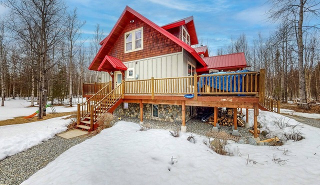 Beautiful cabin with woodstove & firepit, near outdoor recreation