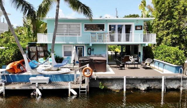 Beautiful Canalfront Home in Layton with Dockage