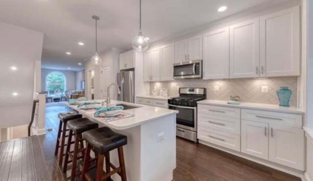 Beautiful Canton Home w/rooftop deck +Private parking