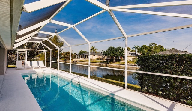 Beautiful Cape Coral Home, Outdoor Oasis with Heated Pool on a Freshwater Canal!