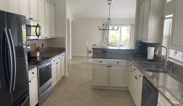 Beautiful Cape Coral Home w/ PrivateCourtyard Pool