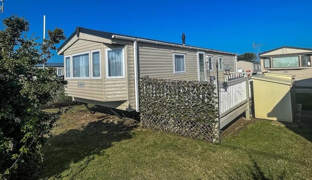 Beautiful caravan with free WiFi and decking at Suffolk Sands Park ref 45083C