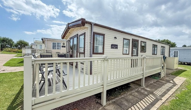 Beautiful caravan with free WiFi at Broadland Sands Holiday Park ref 20292BS