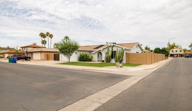 Beautiful Casa De Kiva, with a private pool, surrounded by amenities!