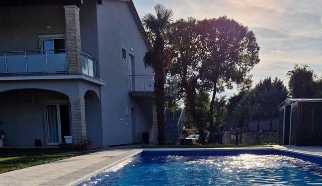 Beautiful Casa Nerlović with swimming pool