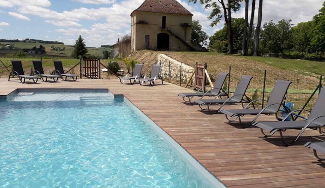 Beautiful Castle & Retreat Center with swimming pool in South West France