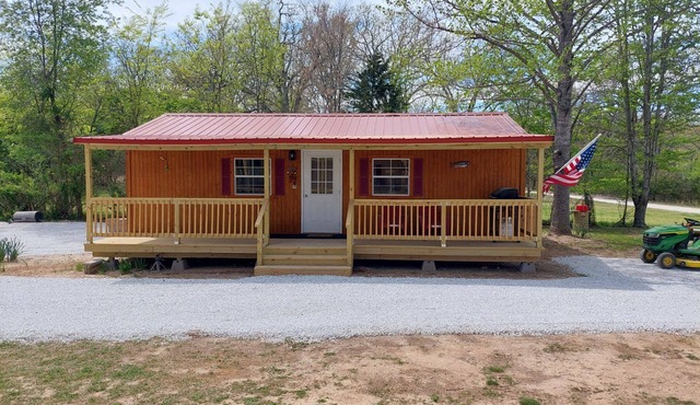 Beautiful Cedar Cabin on Bullshoals Lake