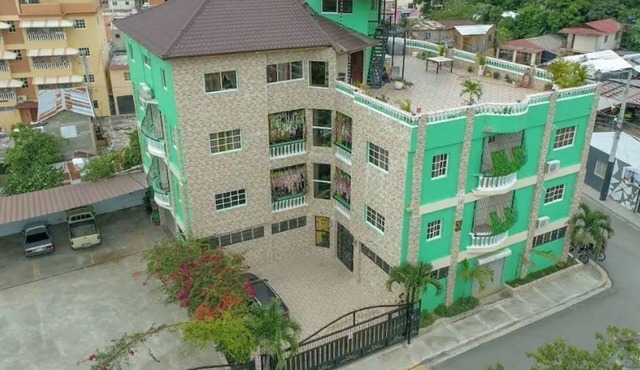 Beautiful centrally located 3 Bedroom apartment