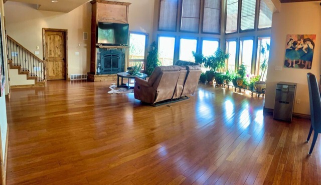 Beautiful centrally Located 5BR home in Black Hills!