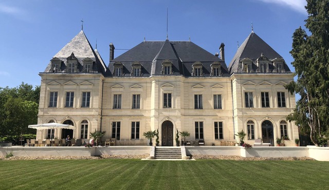 Beautiful Château between Bordeaux Cognac and Saint Emilion