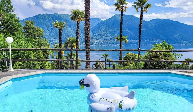 Beautiful private villa with WIFI, private pool, TV, patio, pets allowed and panoramic view