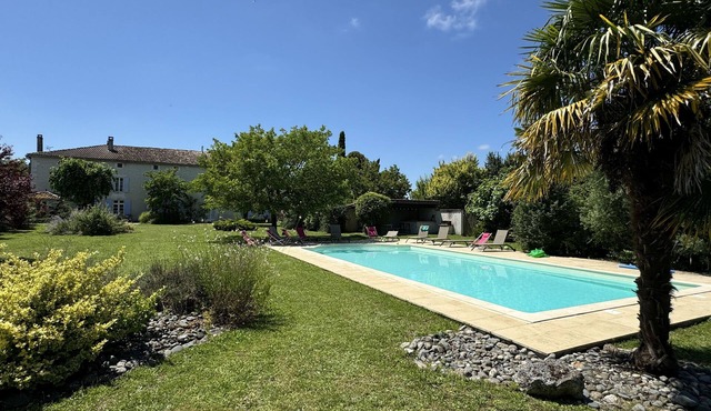 Beautiful Charente residence - heated swimming pool