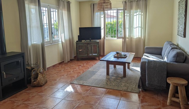 Beautiful chalet 1 min. walk to the beach with large private garden.
