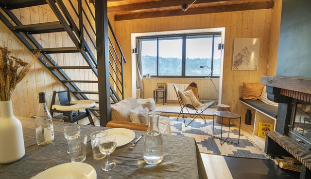 Beautiful chalet apartment with wood-burning stove and whirlpool bath